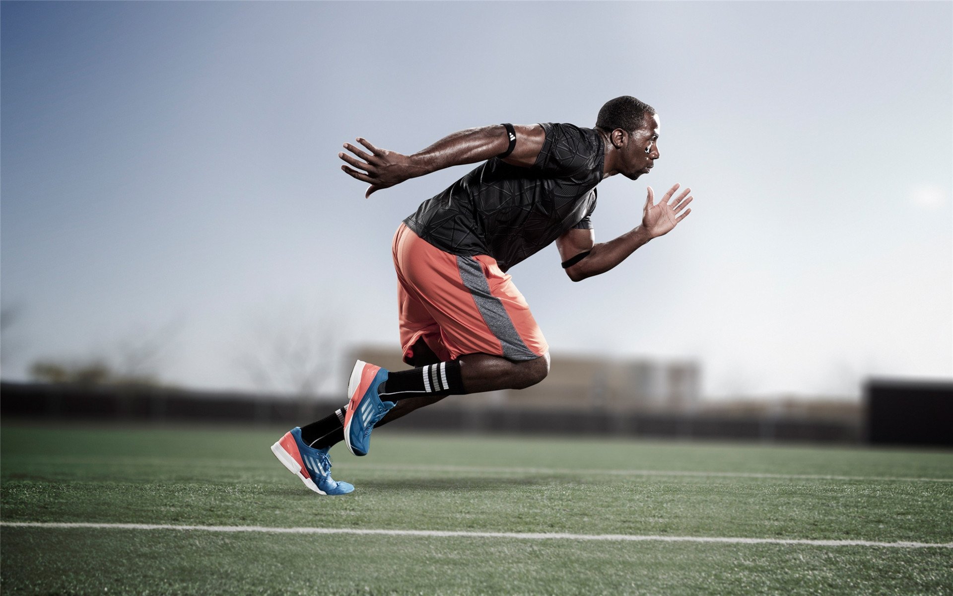 塞内加尔队后卫佩雷斯在巴黎奥运会上表现出色，塞内加尔中后卫